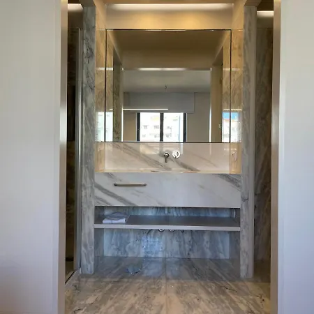 Beautiful Over Bolhao Market Apartment Porto